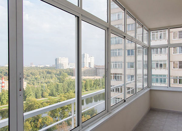 Остекление балкона алюминиевыми окнами в Домодедово