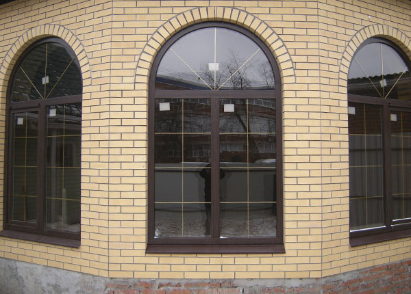 Остекление дачи арочными окнами в Домодедово